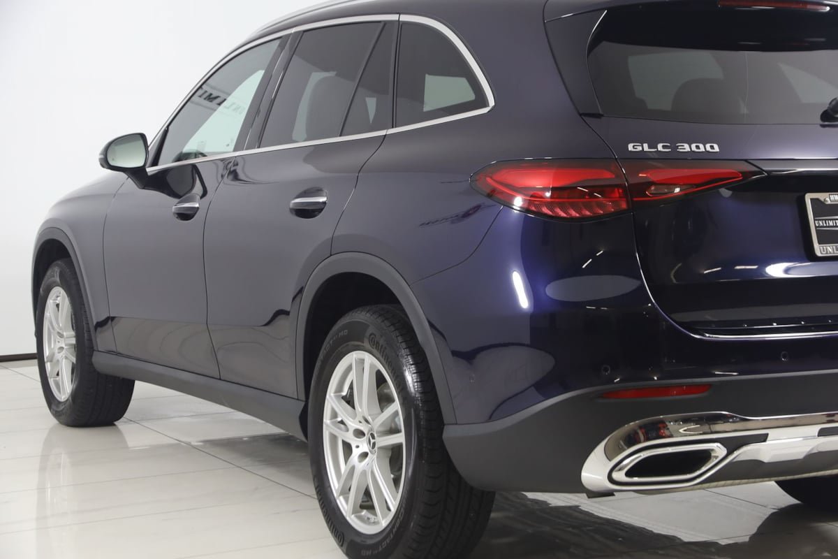 Used 2023 Mercedes-Benz GLC 300 4MATIC w/ Pinnacle Trim Package image 25