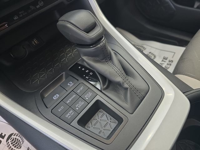Used 2025 Toyota RAV4 XLE image 24