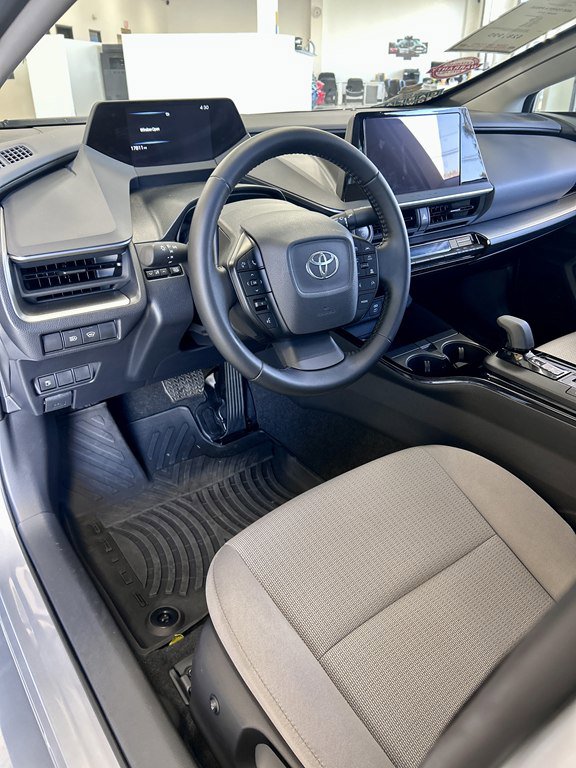 Used 2025 Toyota Prius LE image 13