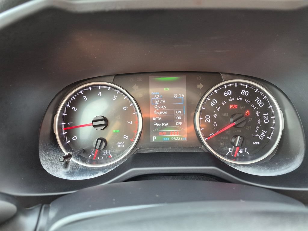 Used 2022 Toyota RAV4 XLE FWD image 10