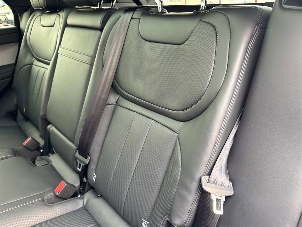 New 2025 Land Rover Range Rover Sport SE image 16