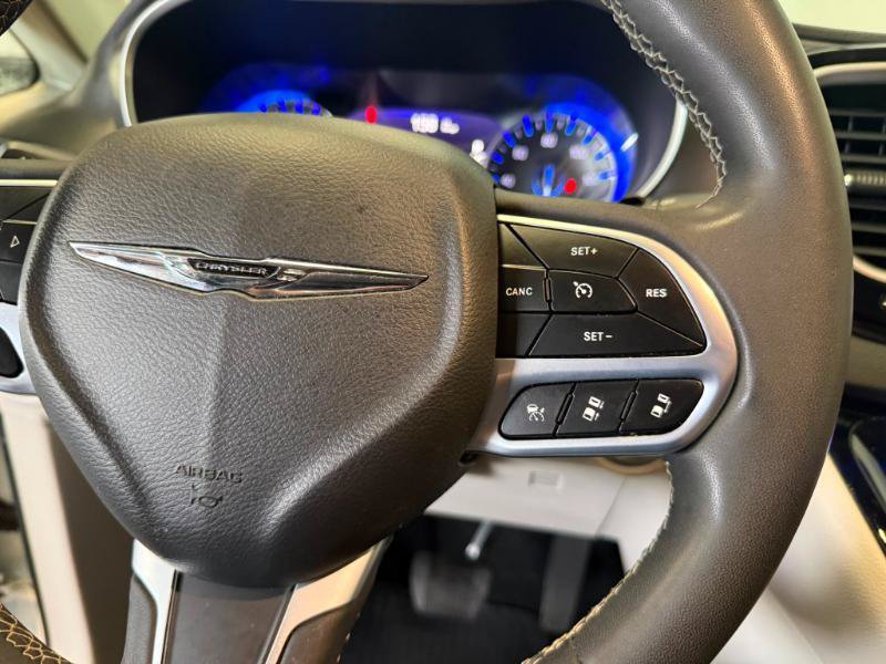 Used 2023 Chrysler Pacifica Touring-L FWD image 13