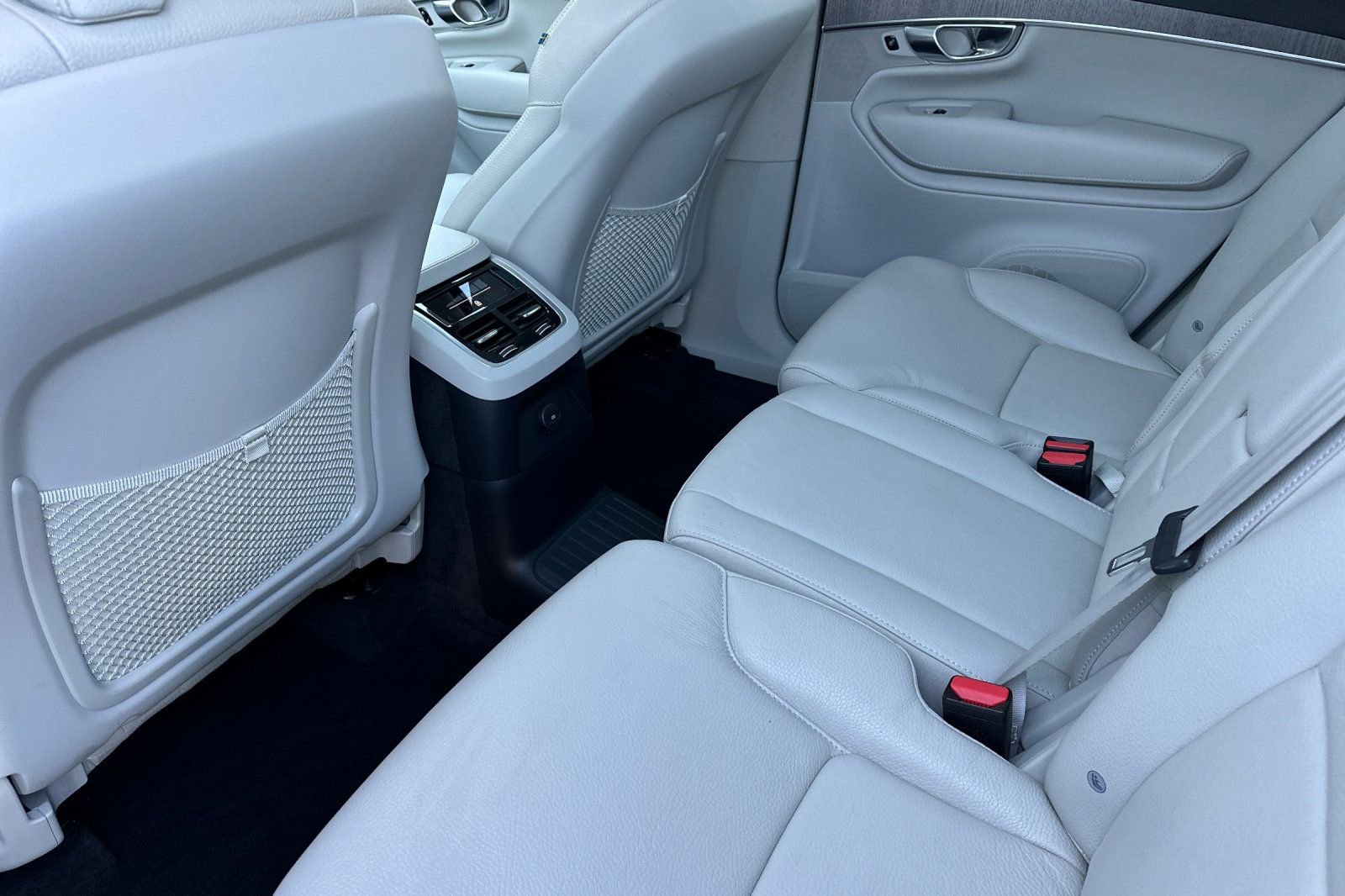 Used 2023 Volvo XC90 T8 Core image 4