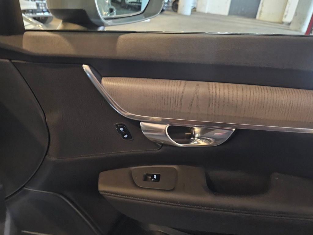 Certified 2025 Volvo V90 B6 Cross Country Plus image 12