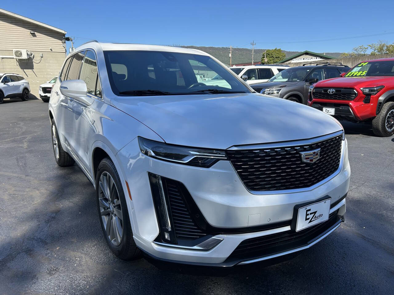 Used 2022 Cadillac XT6 Premium Luxury w/ Technology Package image 2