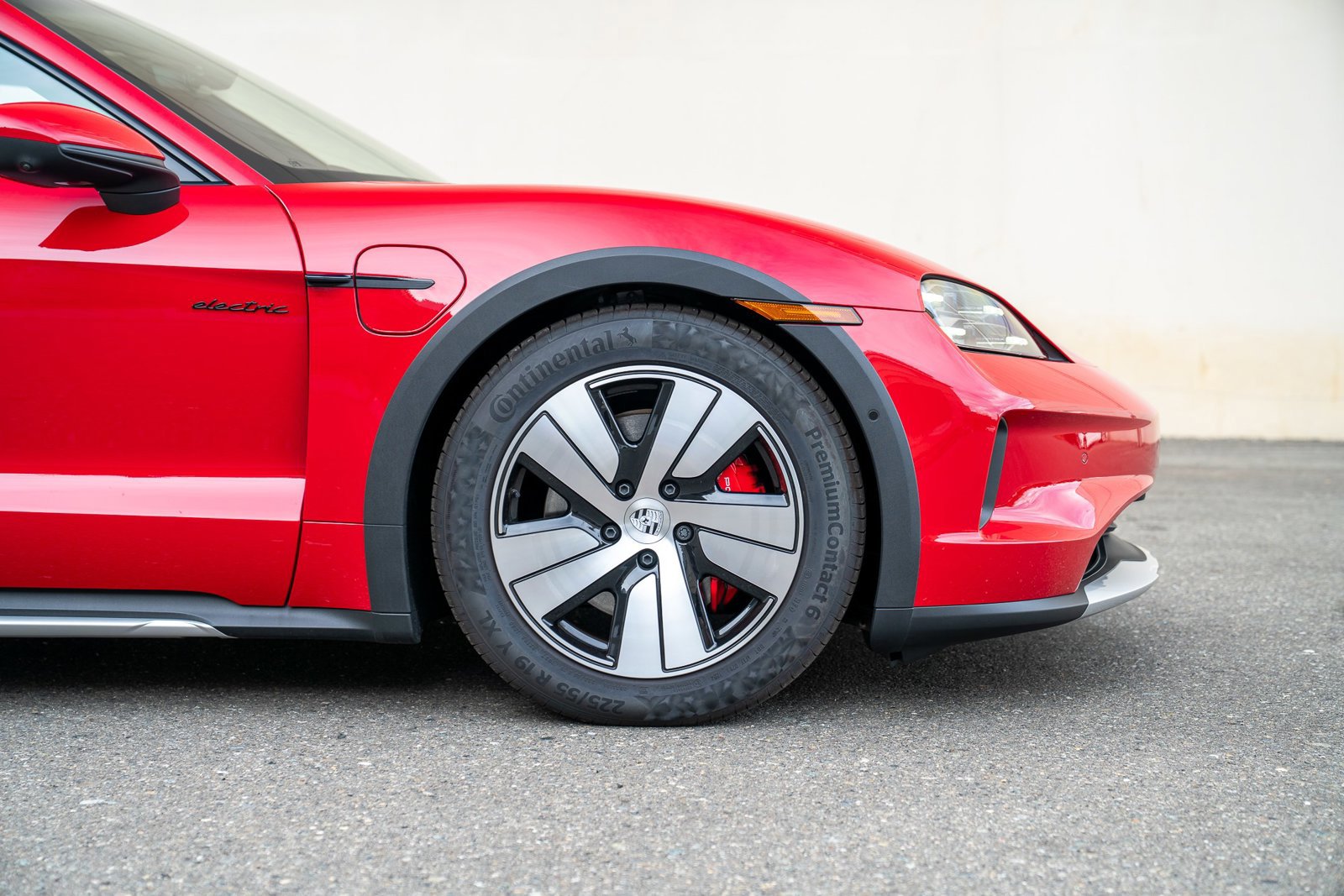 Used 2025 Porsche Taycan 4S image 9