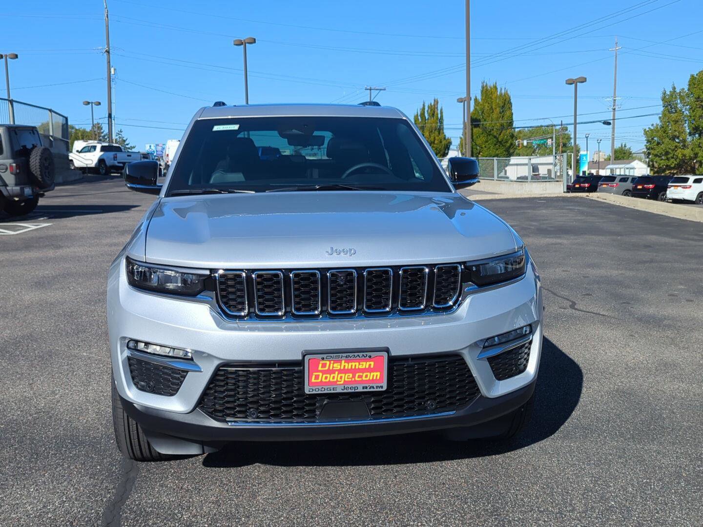 New 2025 Jeep Grand Cherokee Limited w/ Luxury Tech Group II image 2