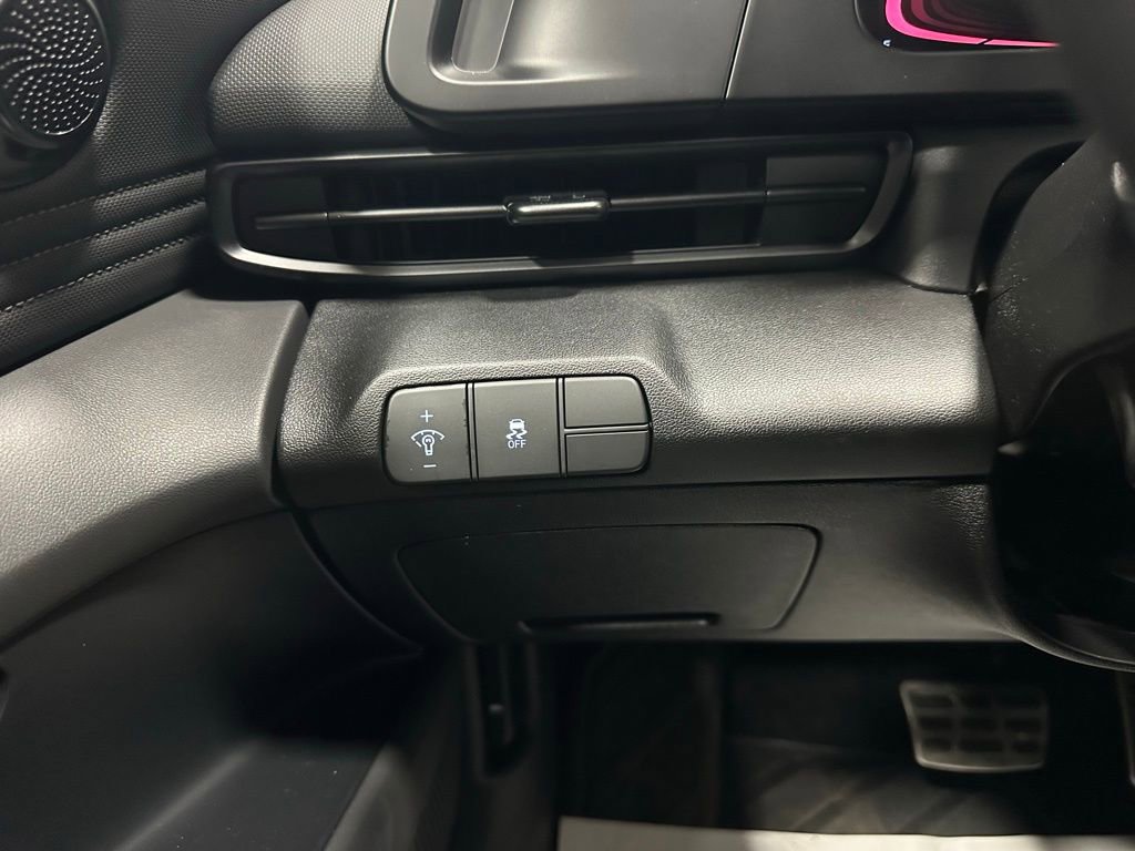 Used 2025 Hyundai Elantra Sport image 16