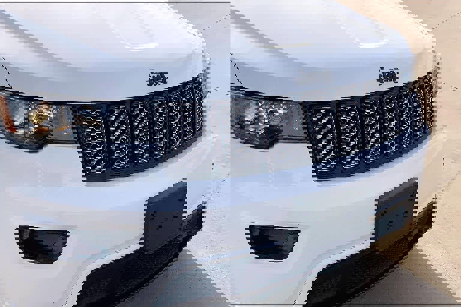 Used 2021 Jeep Grand Cherokee Laredo X image 28