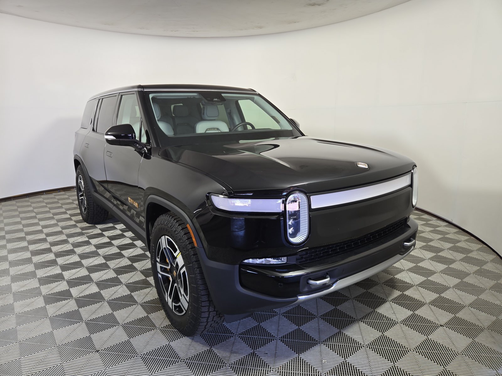 Used 2023 Rivian R1S Adventure Quad AWD/4WD image 7