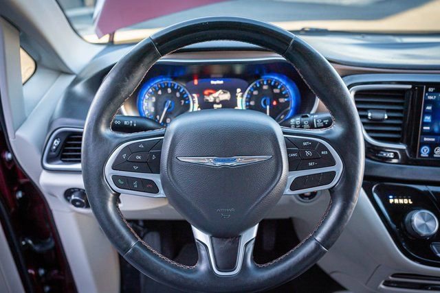 Used 2017 Chrysler Pacifica Touring-L Plus image 17