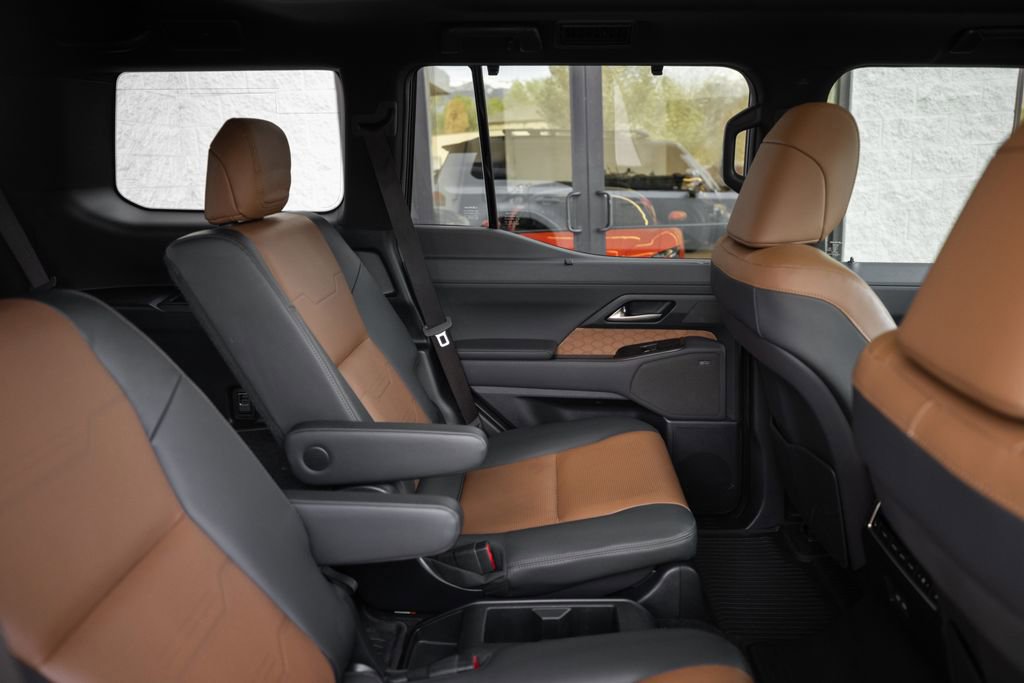 Used 2024 Lexus GX 550 w/ Accessory Package (31) image 30