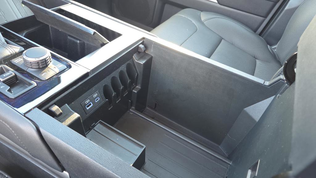 Used 2023 Toyota Sequoia Limited image 33