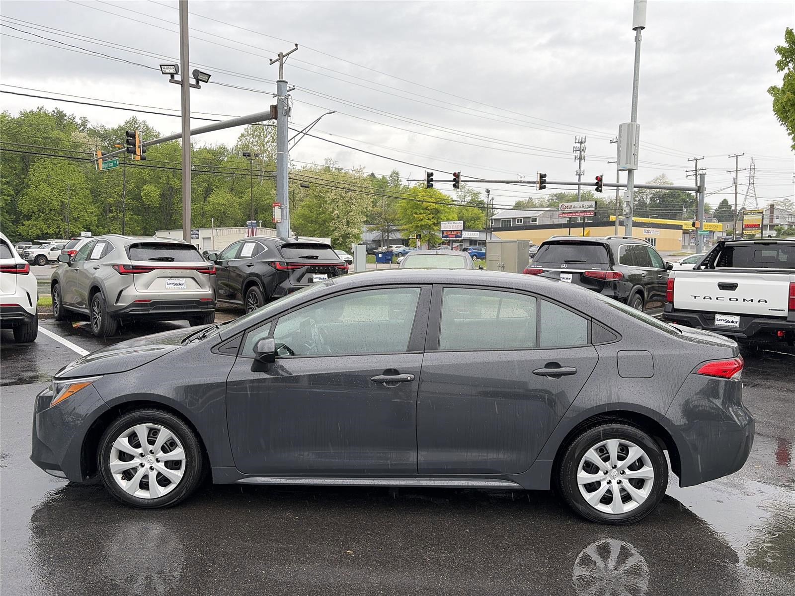 Used 2023 Toyota Corolla LE FWD image 2