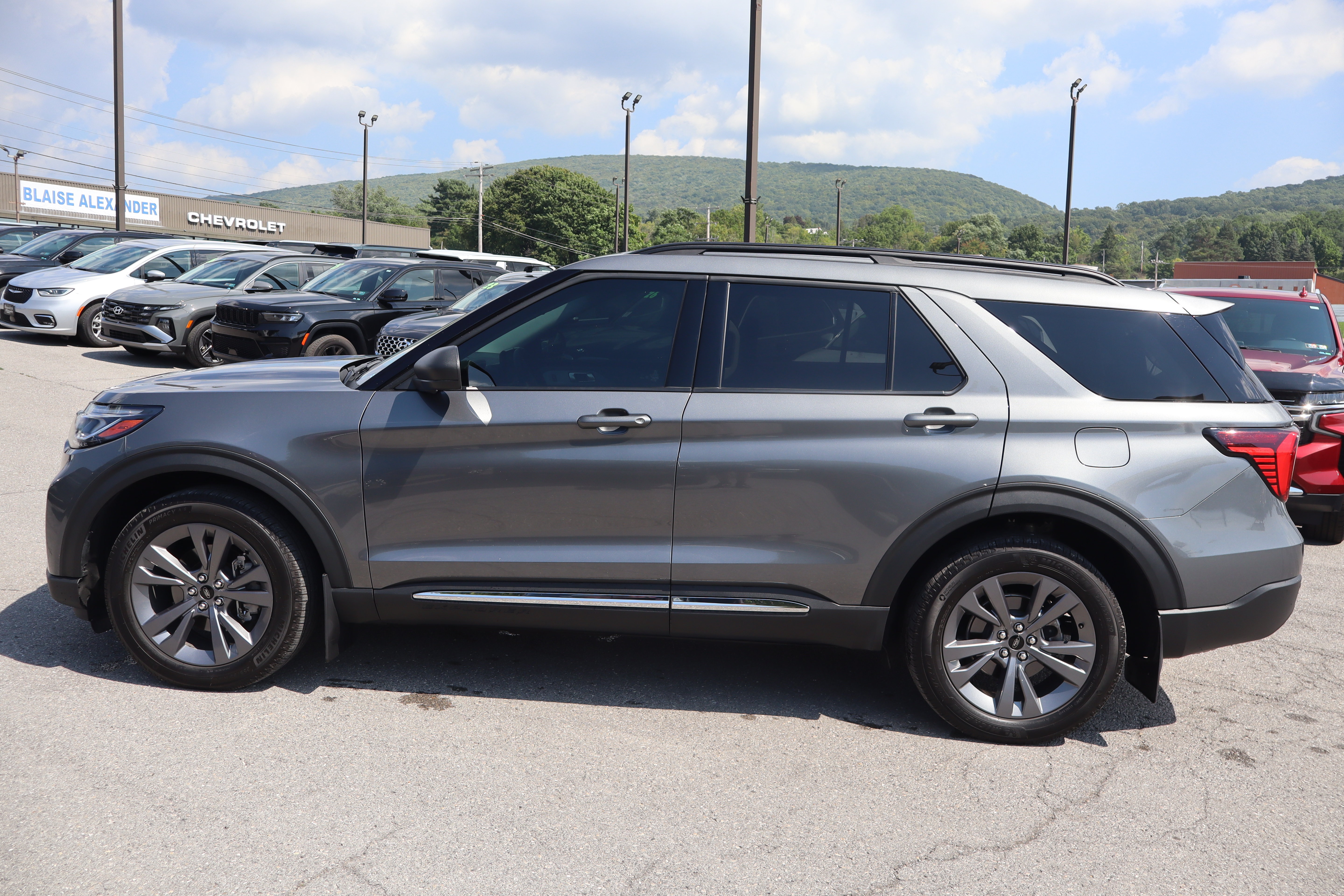 Used 2025 Ford Explorer Active w/ Active Comfort Package AWD/4WD image 7