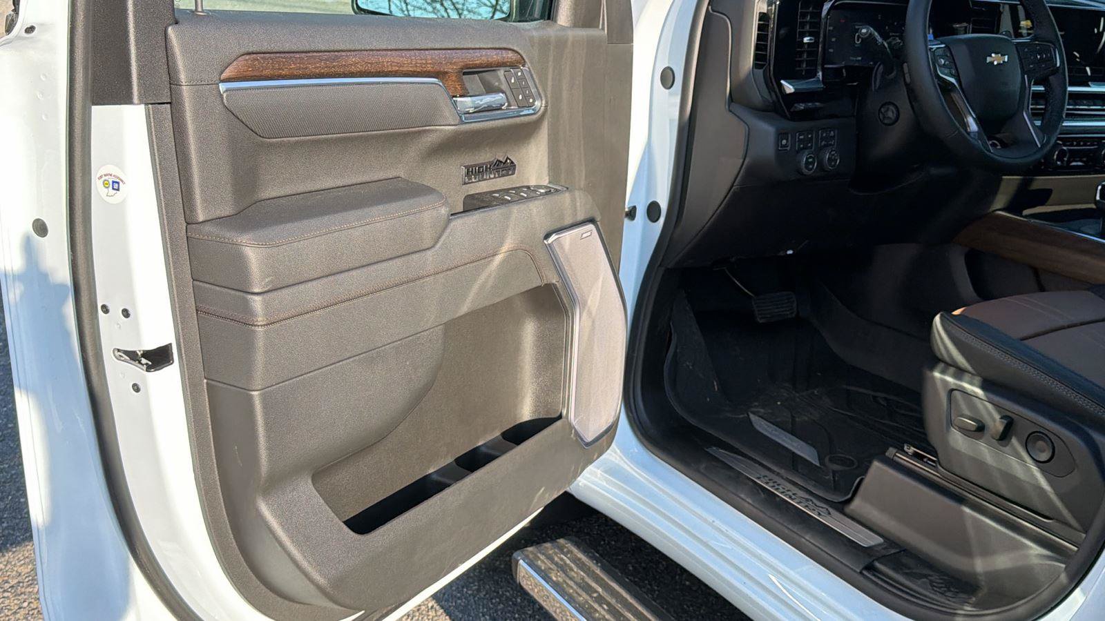 New 2026 Chevrolet Silverado 1500 High Country AWD/4WD image 11