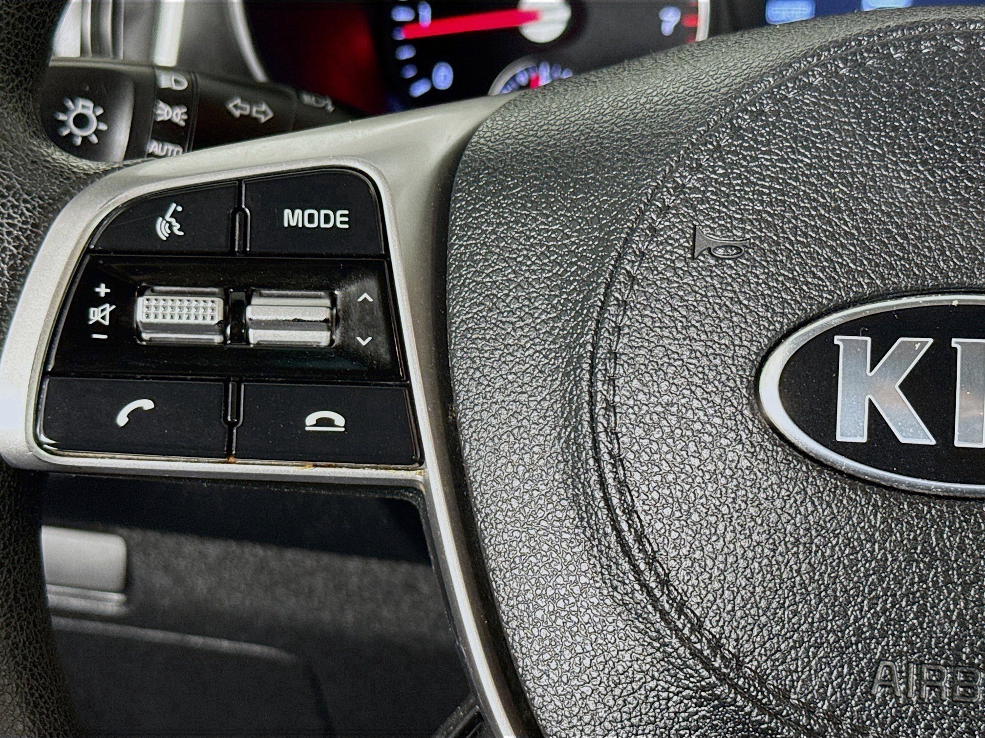 Used 2020 Kia Sorento LX image 13