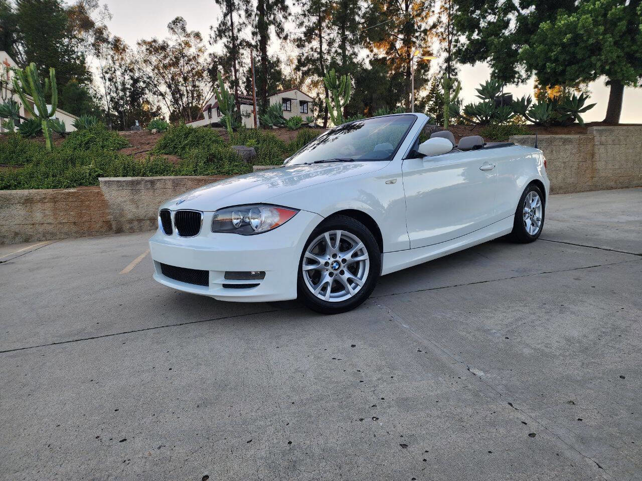 Used 2008 BMW 128i Convertible image 2