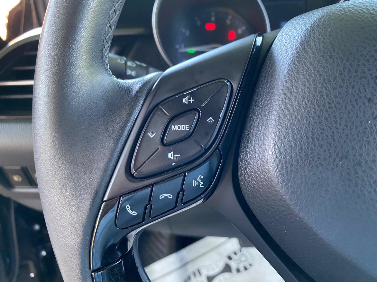 Used 2018 Toyota C-HR XLE FWD image 60