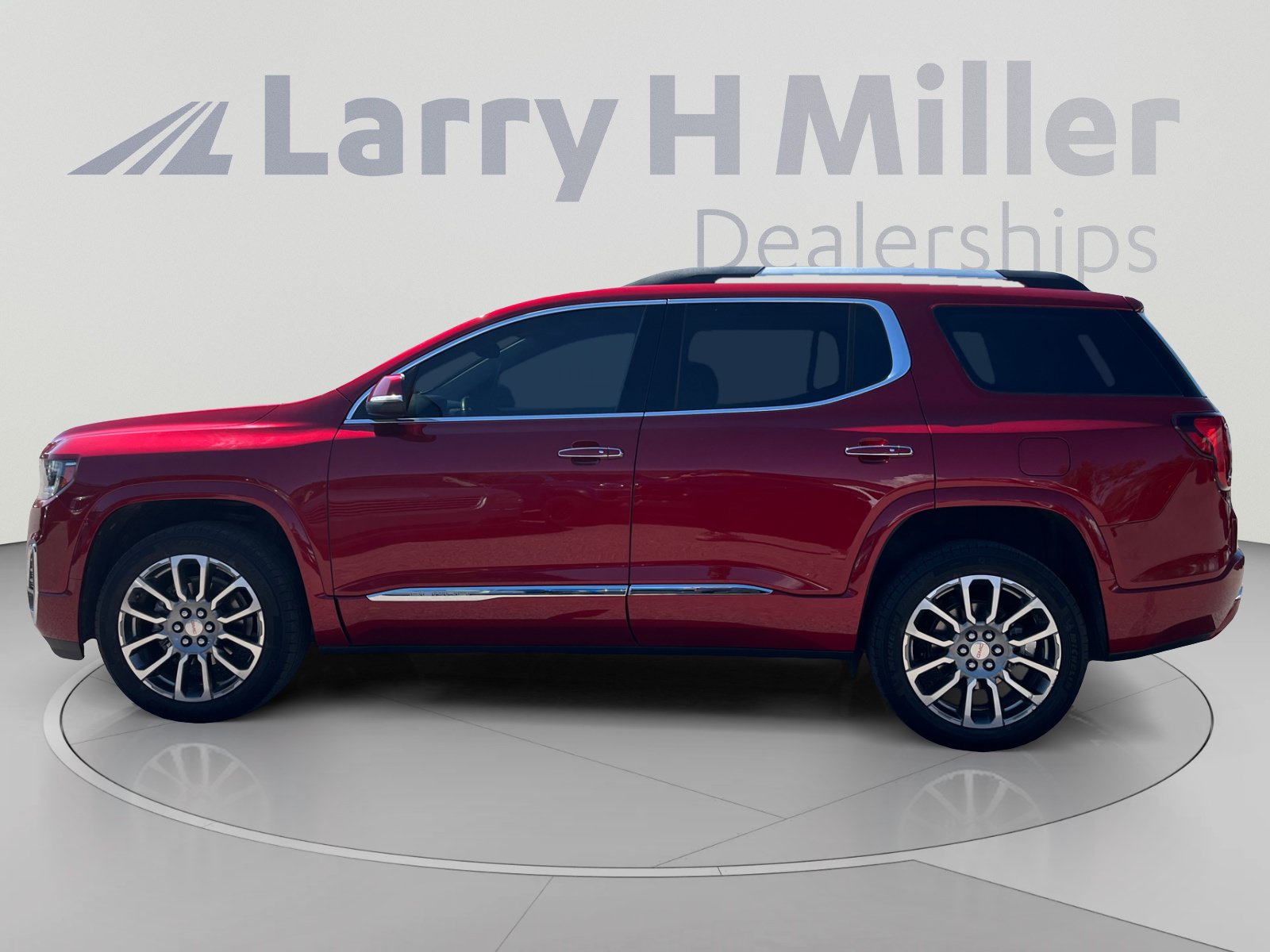 Used 2023 GMC Acadia Denali FWD image 2