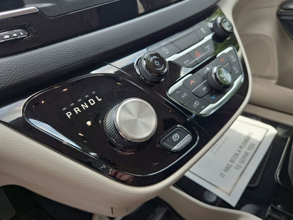 Used 2023 Chrysler Voyager LX FWD image 23