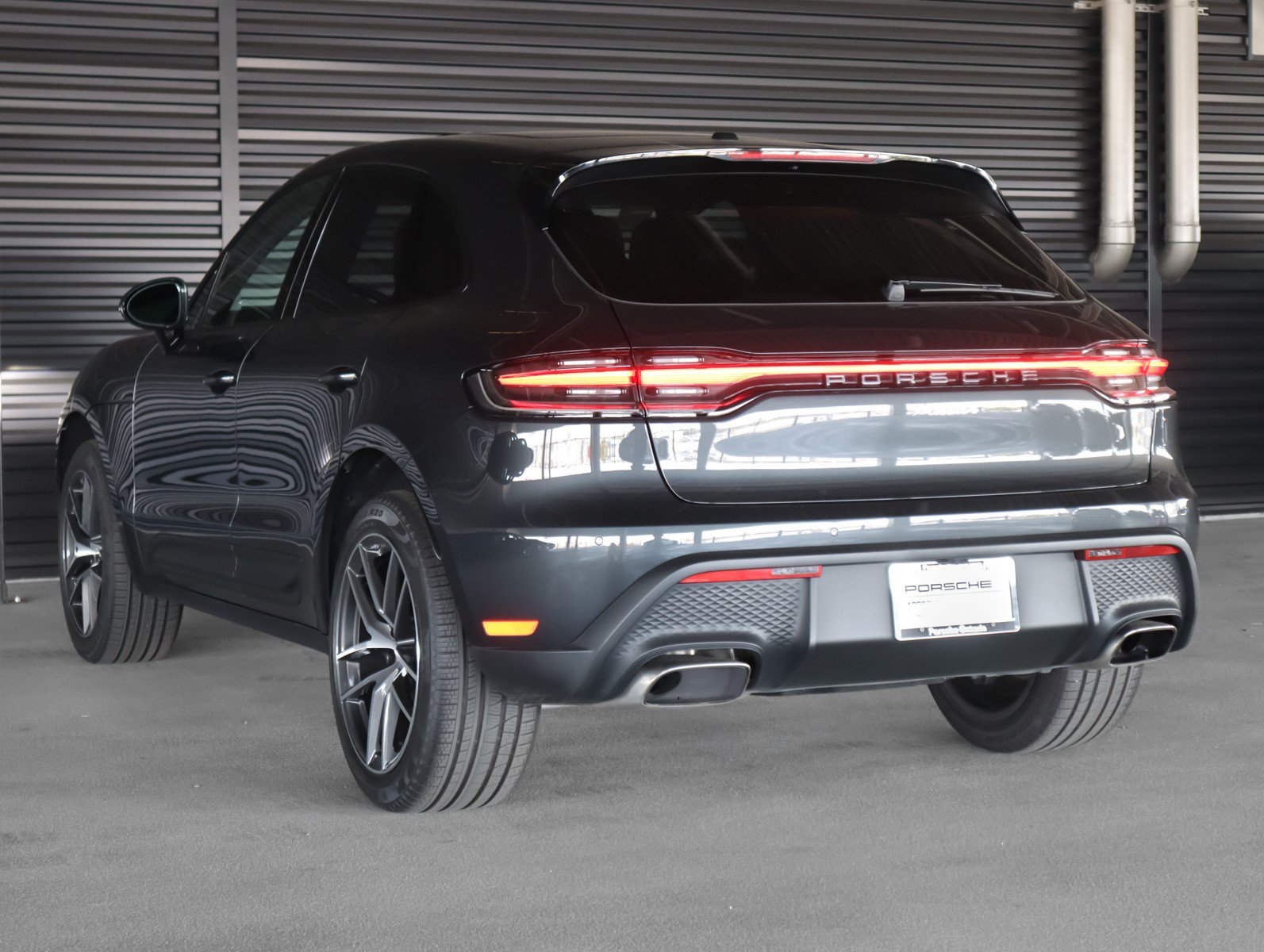 Certified 2026 Porsche Macan AWD/4WD image 3