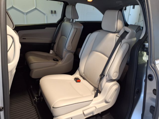 Certified 2025 Honda Odyssey Touring image 17