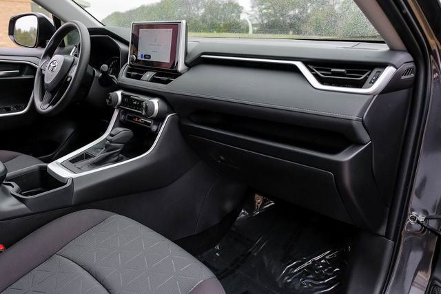 Used 2025 Toyota RAV4 XLE image 17