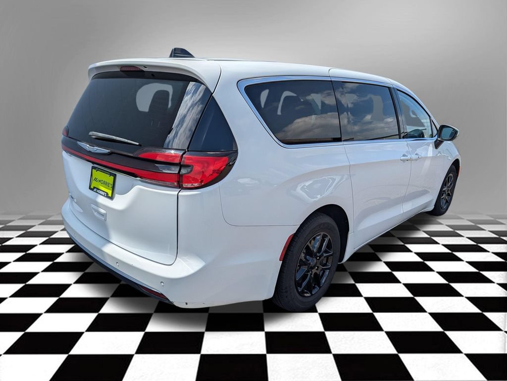 Used 2023 Chrysler Pacifica Touring-L FWD image 9