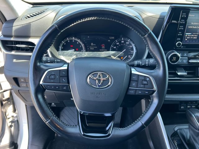 Used 2021 Toyota Highlander XLE AWD/4WD image 29