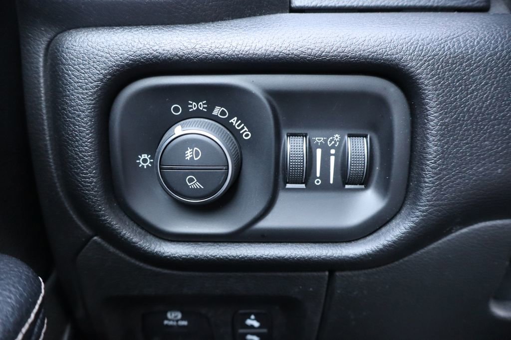 Used 2019 RAM 1500 Laramie w/ Sport Appearance Package AWD/4WD image 17