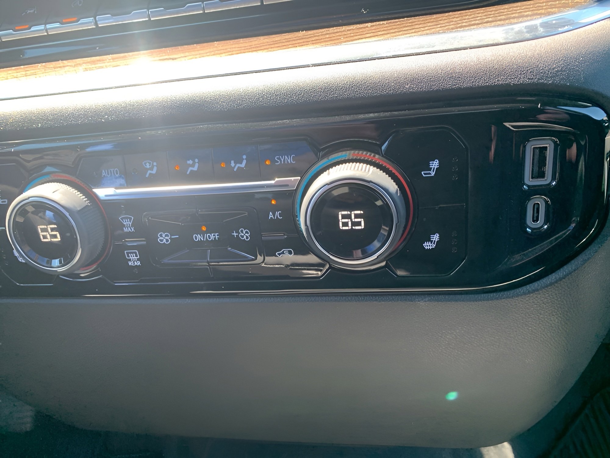 Used 2024 Chevrolet Silverado 1500 LT AWD/4WD image 15