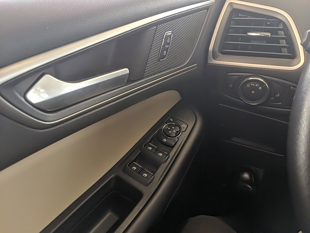 Used 2023 Ford Edge SEL image 22