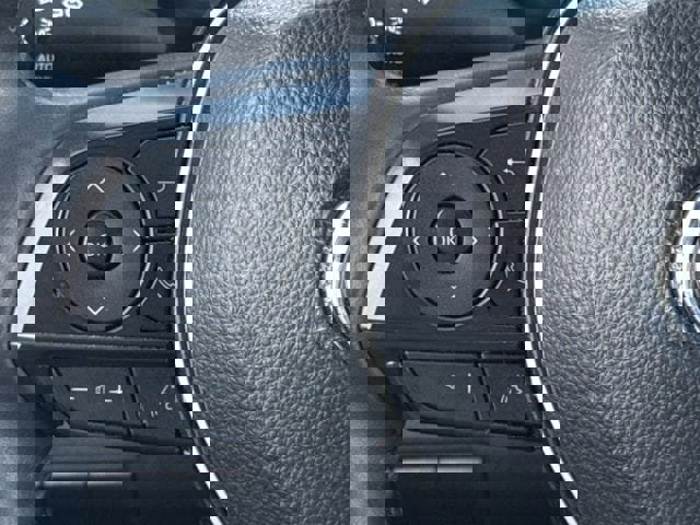 Used 2025 Toyota Corolla SE w/ Convenience Package image 14