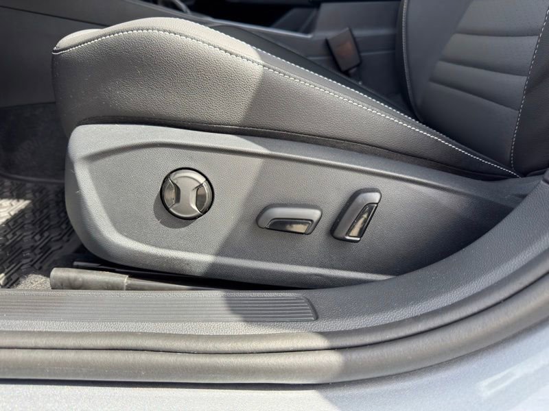 Used 2024 Volkswagen Jetta SE image 11