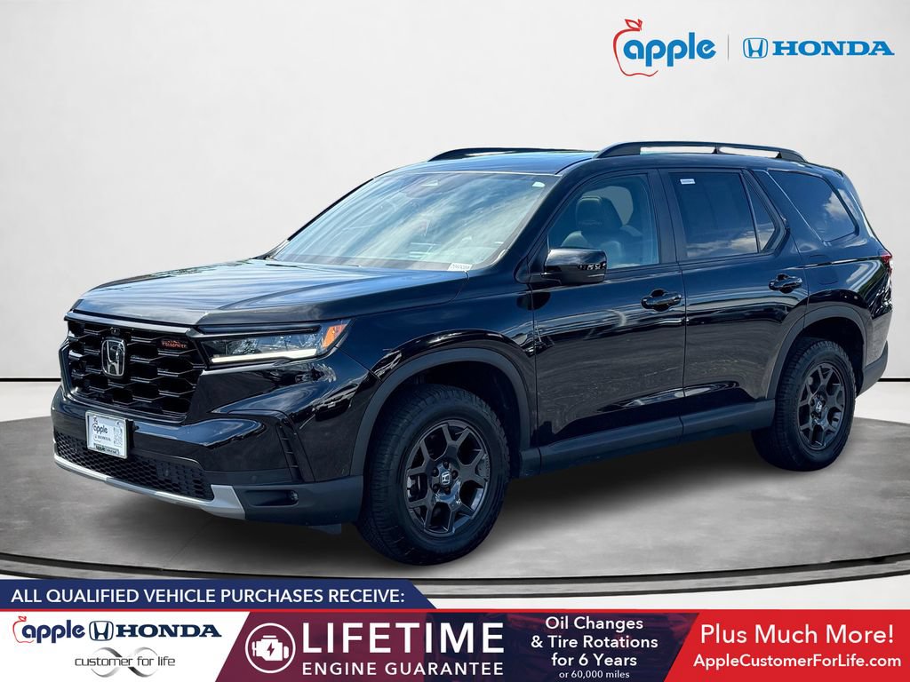 Used 2025 Honda Pilot TrailSport image 5