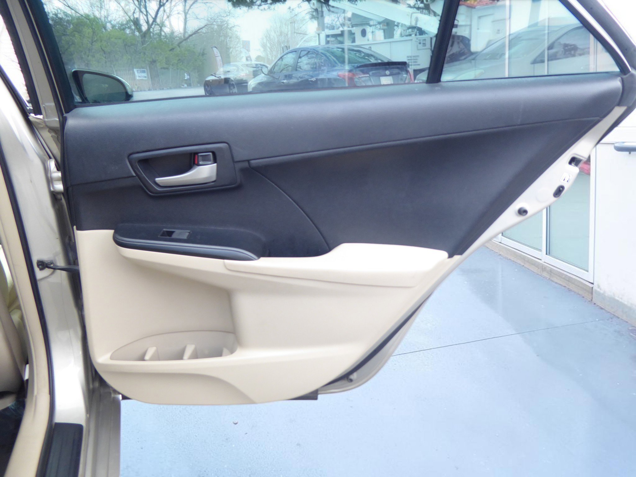 Used 2014 Toyota Camry LE image 19