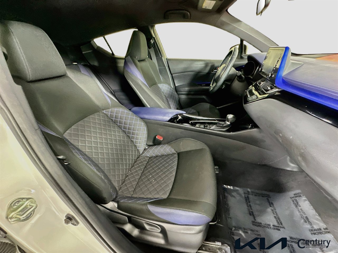 Used 2020 Toyota C-HR XLE image 25