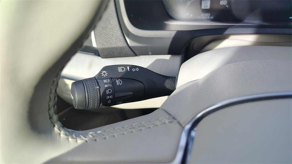 Used 2022 Volvo XC90 T5 Momentum w/ Climate Package image 18