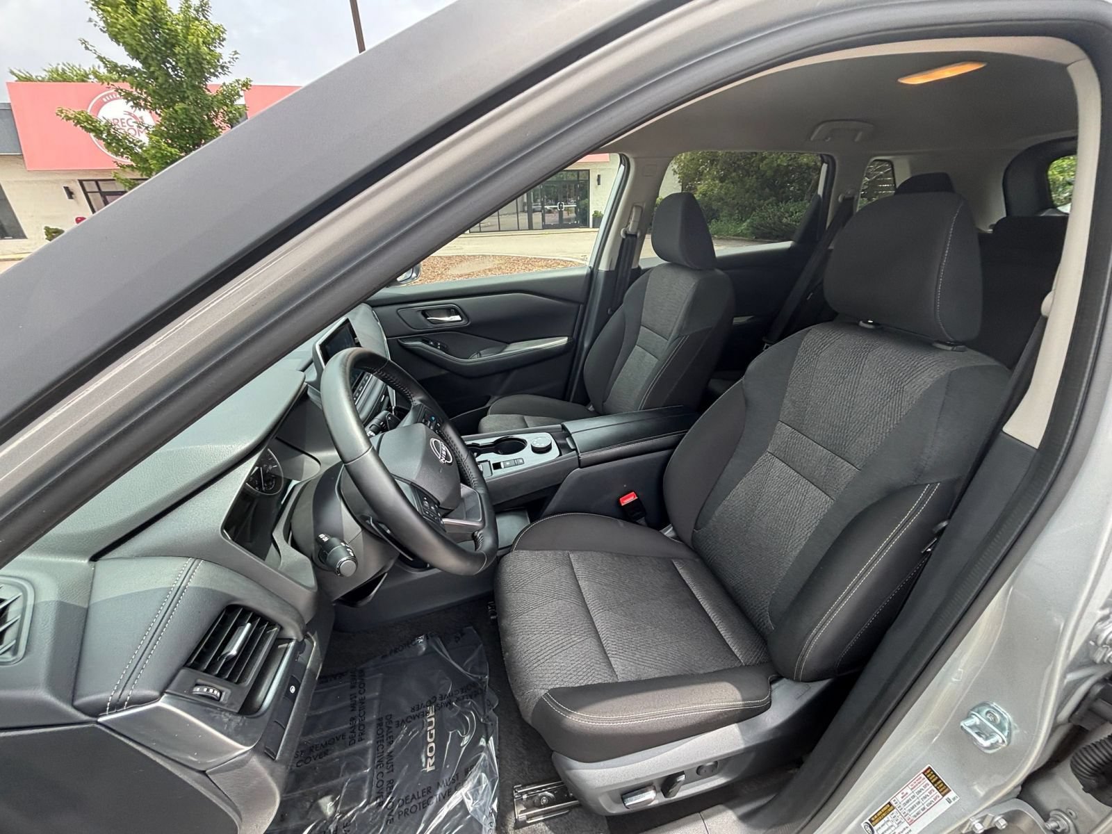 Used 2025 Nissan Rogue SV AWD/4WD image 34