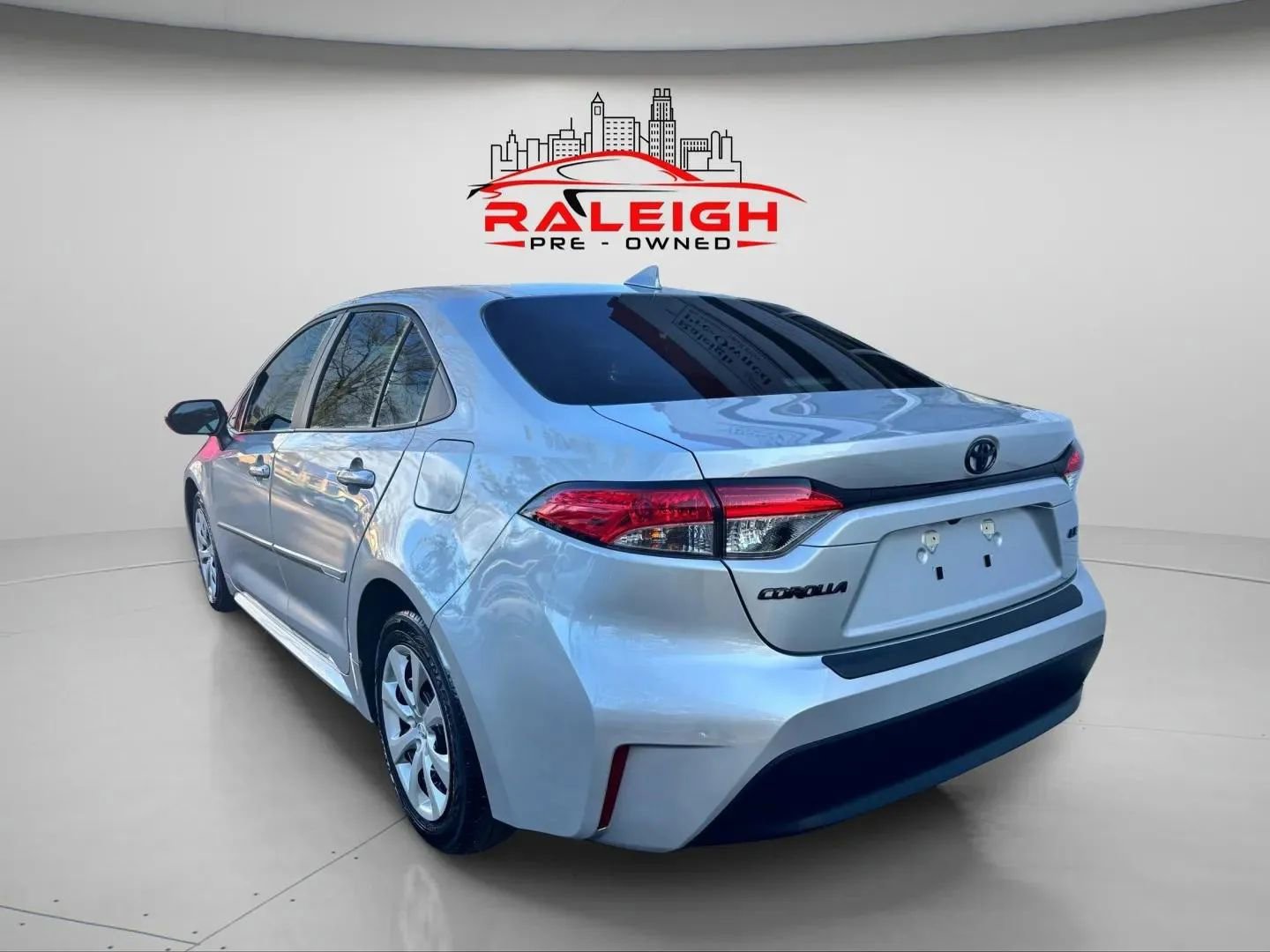 Used 2024 Toyota Corolla LE image 2