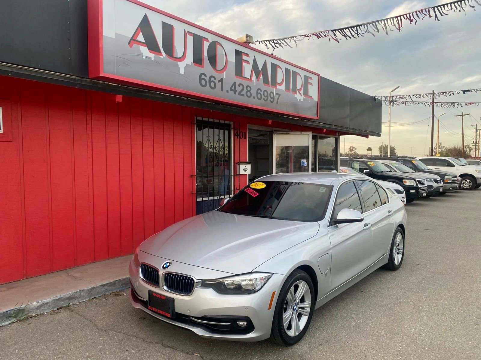 Used 2017 BMW 330e w/ Driver Assistance Package RWD image 2