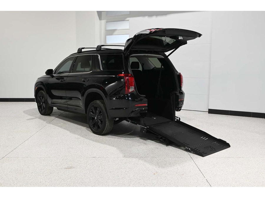 Used 2024 Hyundai Palisade XRT FWD image 2