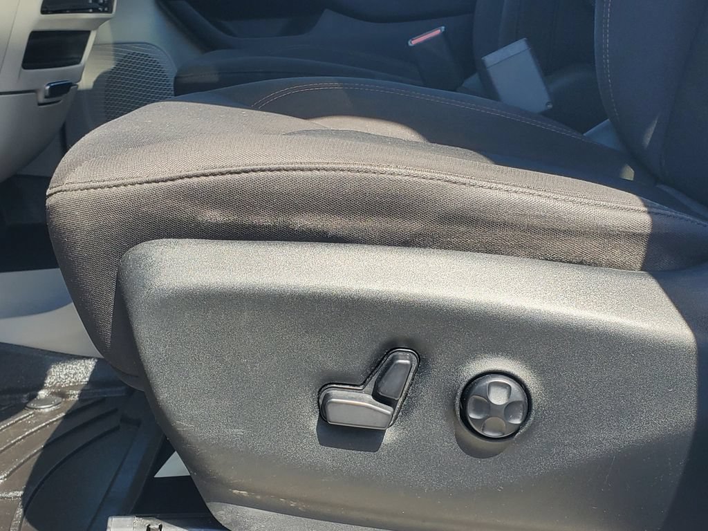 Used 2017 Chrysler Pacifica Touring FWD image 6