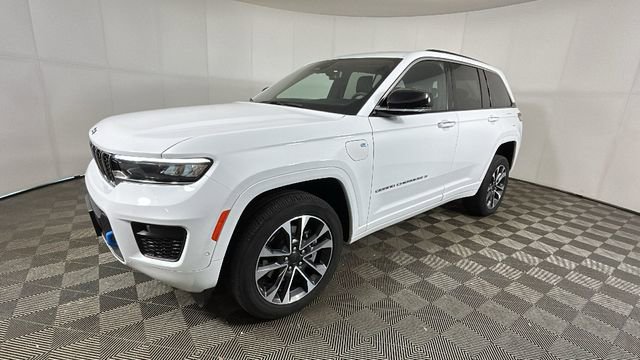 Used 2023 Jeep Grand Cherokee Overland w/ Luxury Tech Group IV AWD/4WD image 6