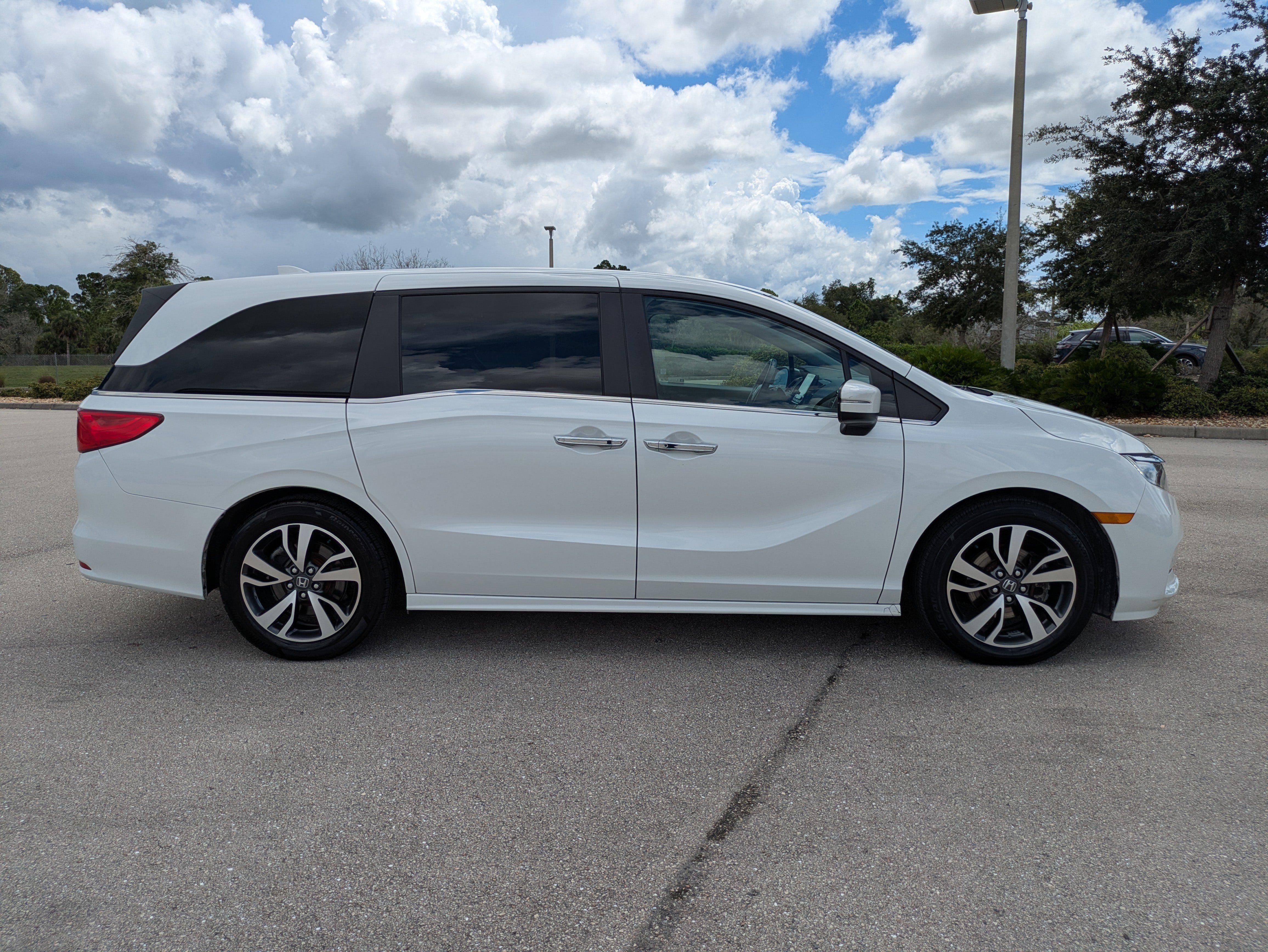 Used 2022 Honda Odyssey Touring image 3