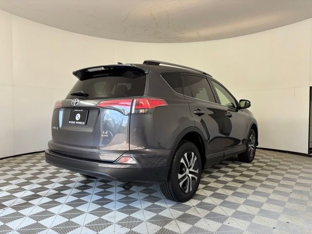 Used 2017 Toyota RAV4 LE AWD/4WD image 7