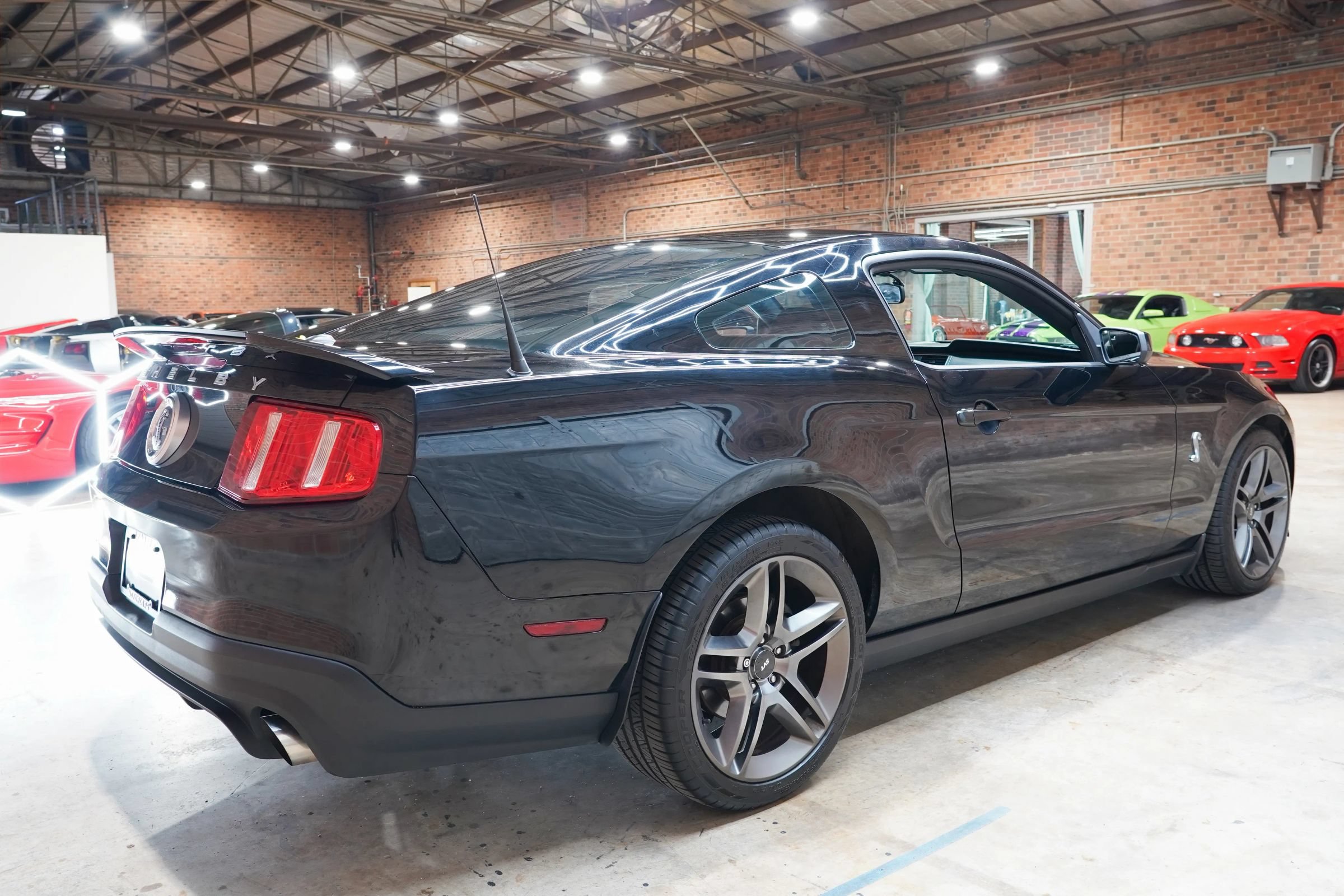 Used 2010 Ford Mustang Shelby GT500 RWD image 13