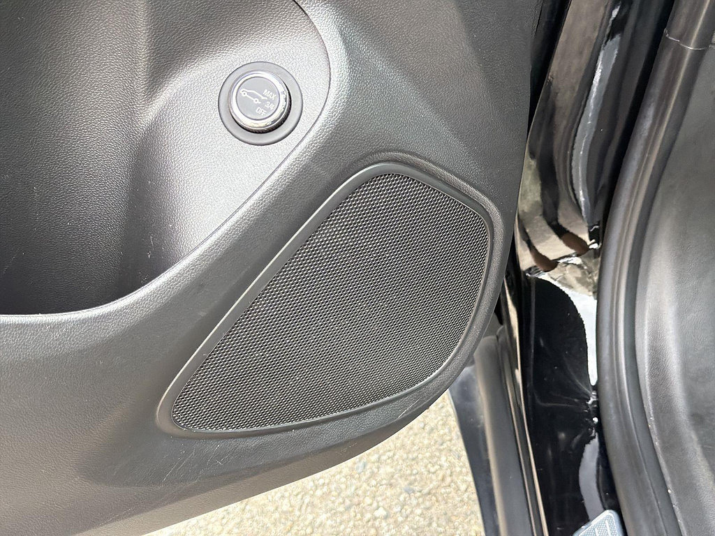 Used 2023 Buick Encore GX Essence w/ Experience Buick Package FWD image 22