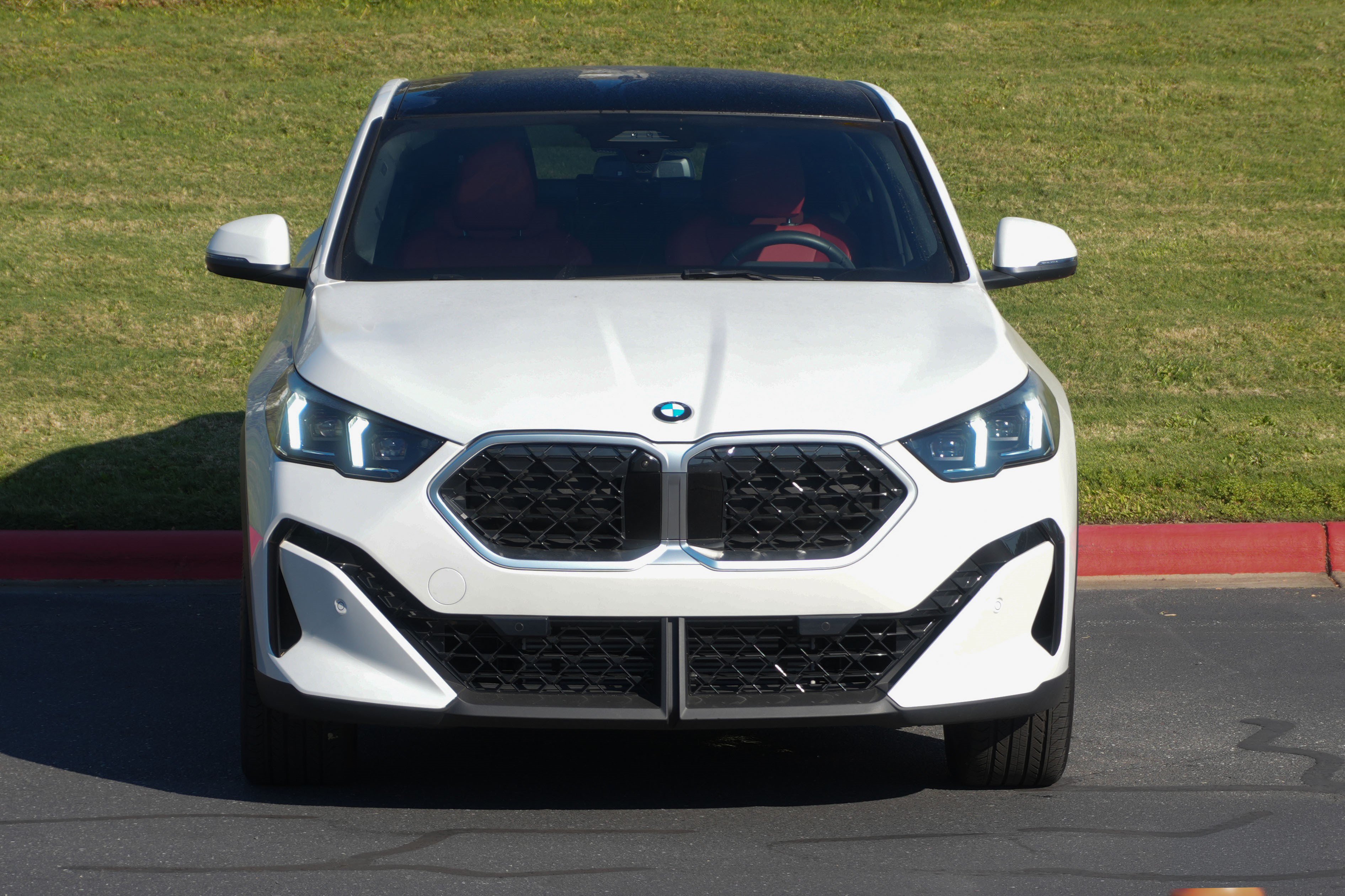 Certified 2025 BMW X2 xDrive28i AWD/4WD image 3